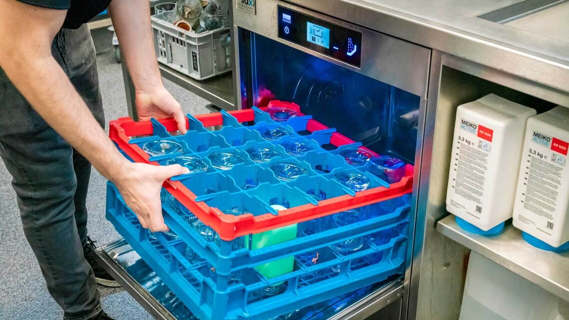 M-iClean U undercounter dishwashing machine