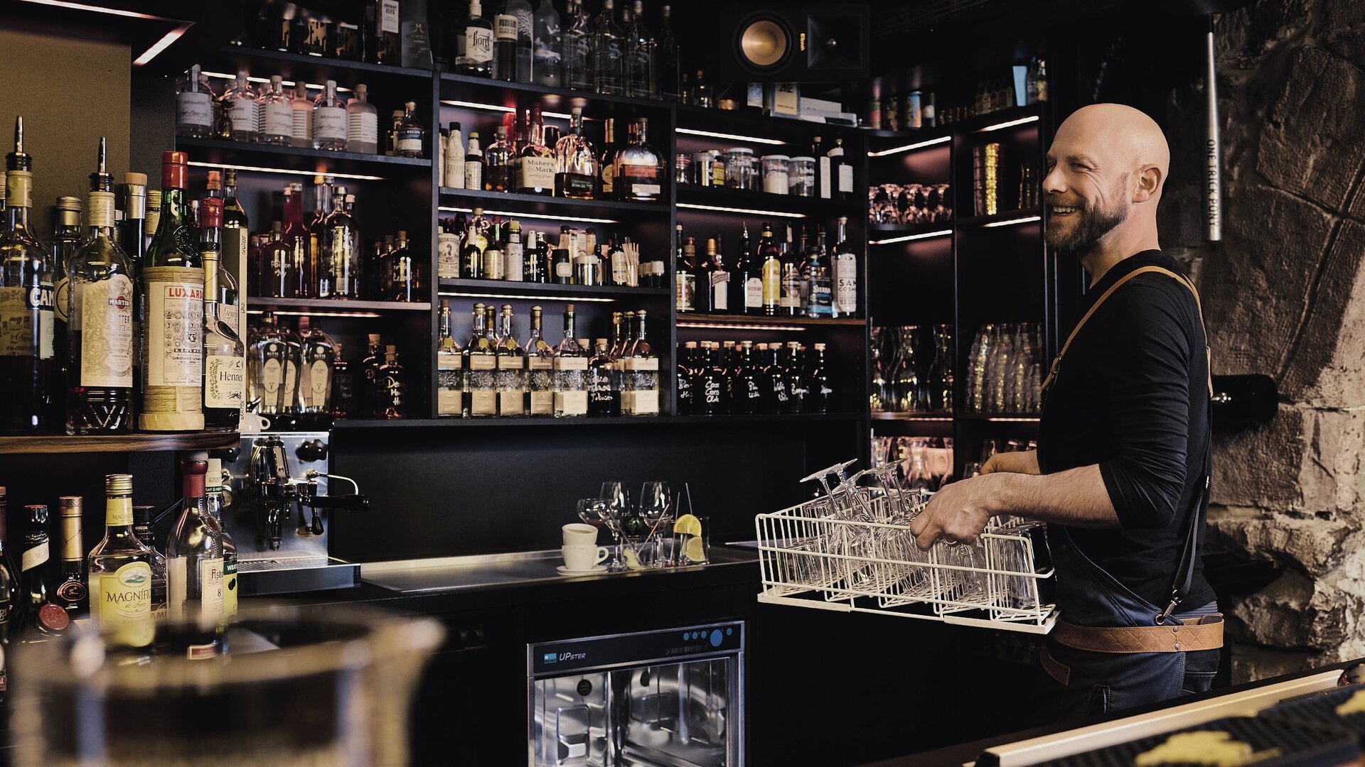 bar with undercounter dishwasher