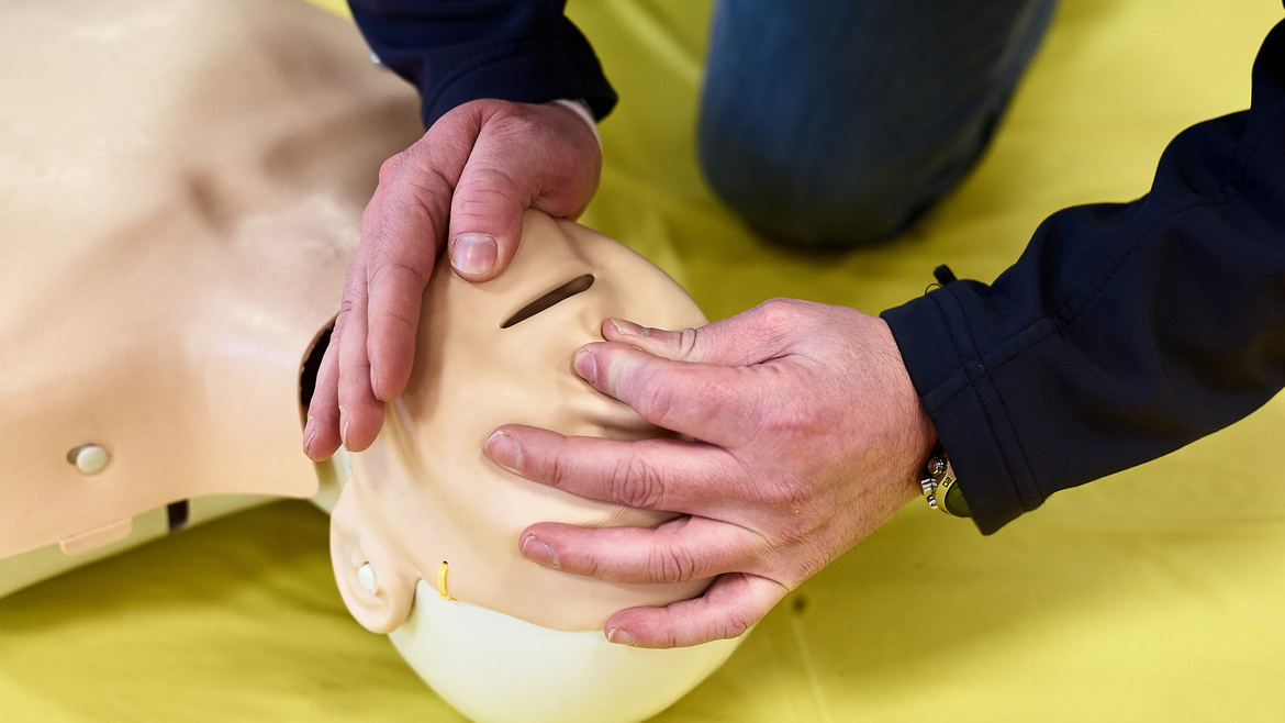 Mouth-to-mouth resuscitation manikin Manikin in use for mouth-to-mouth resuscitation