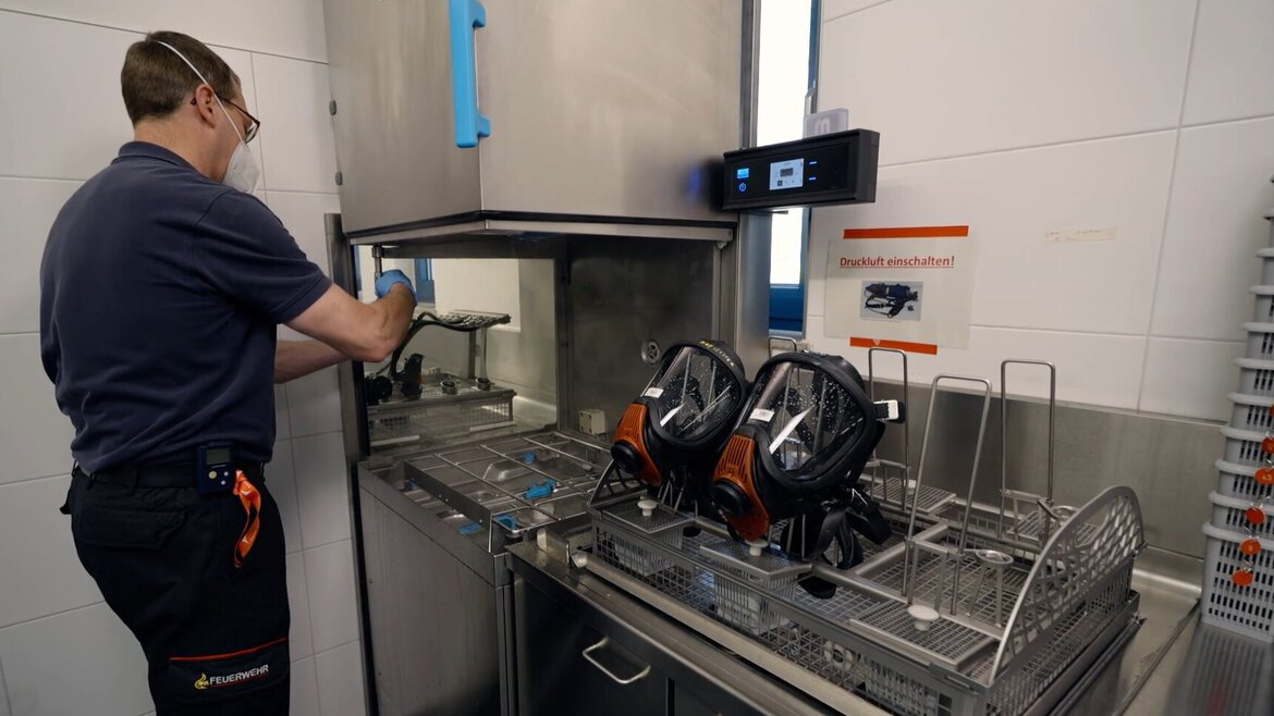 Gerätewart trennt die Druckbeaufschlagung vom Gerät TopClean H Gerätewart trennt die Druckbeaufschlagung vom Gerät TopClean H