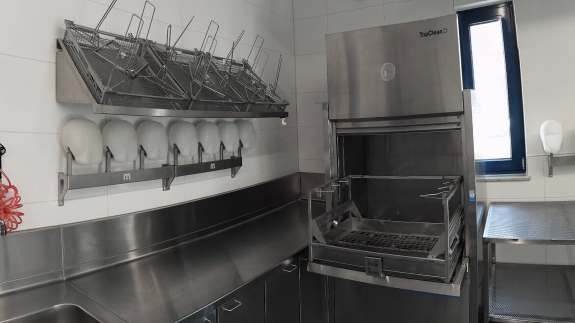 Moderne Atemschutzwerkstatt mit Vorreinigungsgerät TopClean D von MEIKO Vorreinigungsgerät TopClean D von MEIKO