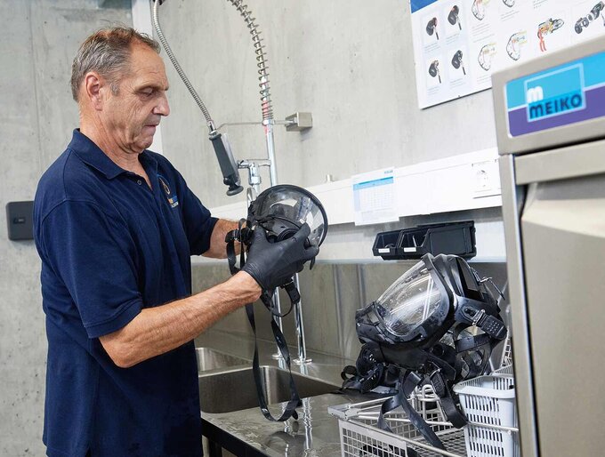 Respiratory protective equipment disassembly Respiratory protective equipment disassembly