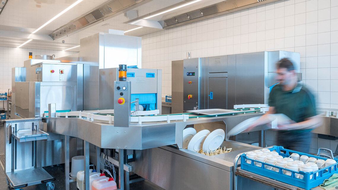 Working with the MEIKO dishwasher Die M-iQ von MEIKO im Zillertal