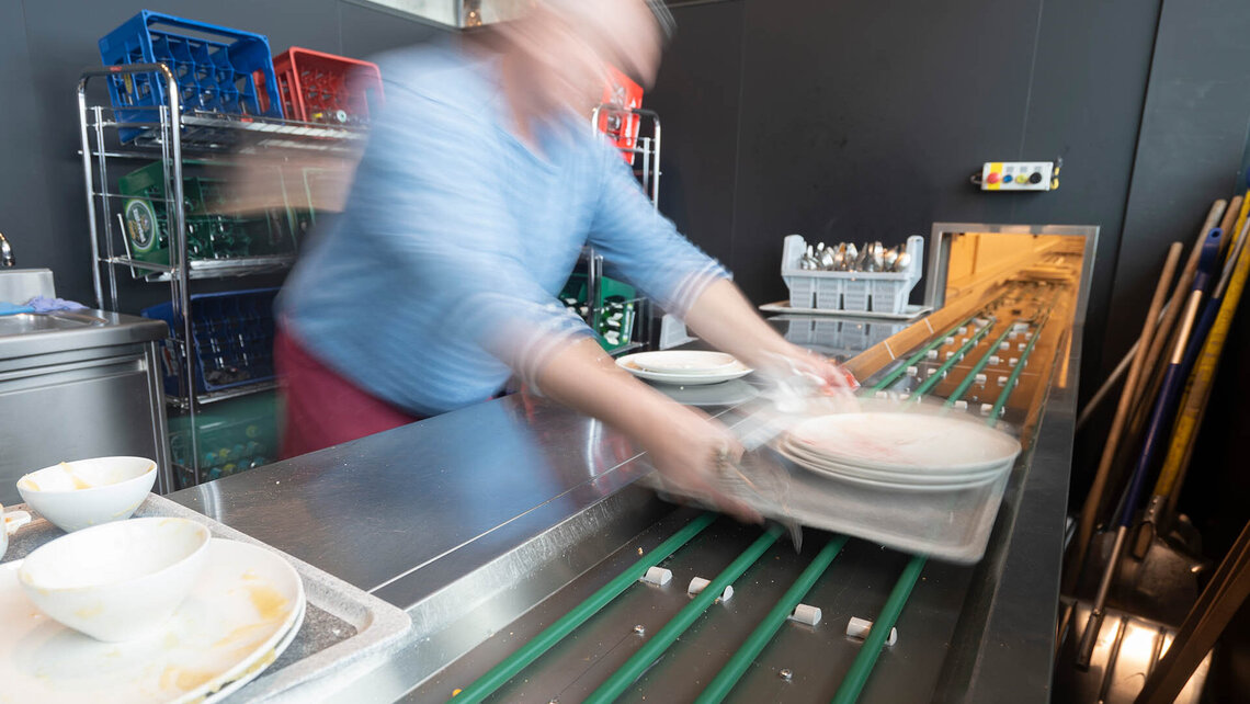 Conveyor solutions from MEIKO Transportspülmaschine M-iQ im Zillertal